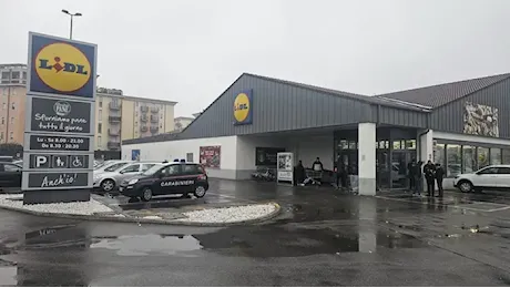 Accoltellamento nel parcheggio della Lidl di Seriate, grave una donna di 39 anni -Foto