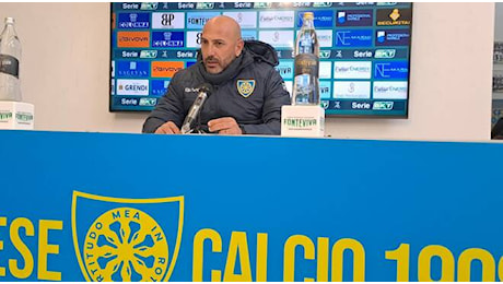 Carrarese, mister Calabro alla vigilia del derby col Pisa: «Senza timori di fronte a una ‘corazzata’»