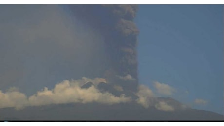 Etna: allerta rossa per eruzione e cenere, stop ai voli