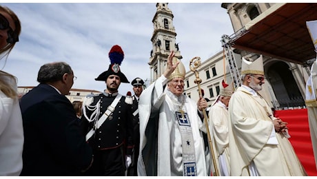 Conclave, a Pompei la supplica con il Cardinale Re: la fumata nera durante le preghiera