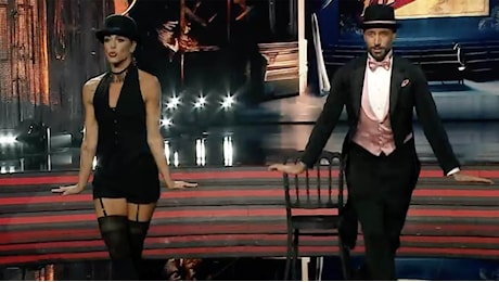 Bianca Guaccero e Giovanni Pernice, il charleston coi cappelli condensa tecnica e sintonia