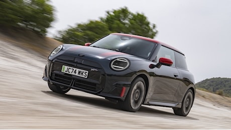 Mini John Cooper Works, 3 porte e Aceman debuttano a Parigi