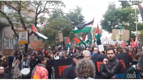 In migliaia al corteo pro Palestina: “Diamo un calcio all’apartheid. Fuori Israele dalla Fifa”