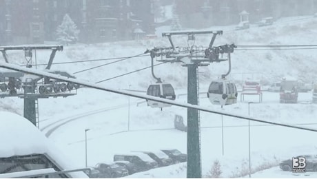 Cronaca meteo diretta - Nevicata a Cervinia, gli sciatori: