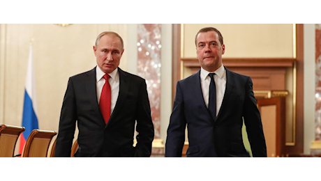 Medvedev: La guerra in Ucraina può finire, ma la Nato deve fermarsi. Ultimatum o bluff?