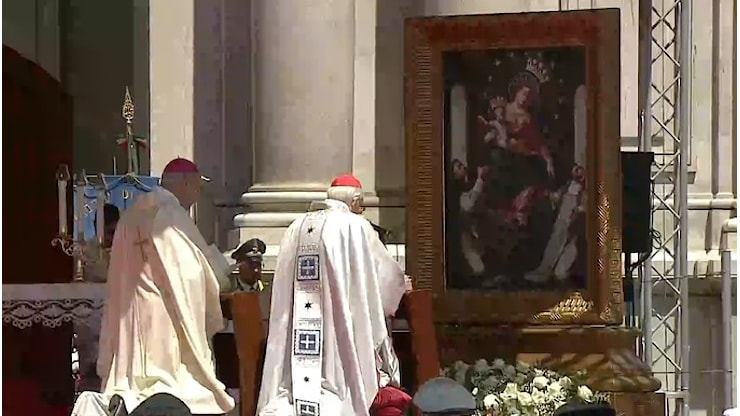 Pompei, migliaia di fedeli in piazza per la Supplica. “Preghiamo perché lo Spirito Santo soffi forte sull’elezione del nuovo Papa” - Metropolisweb Pompei, migliaia di fedeli in piazza per la Supplica. “Preghiamo perché lo Spirito Santo soffi forte sull’elezione del nuovo Papa” - Metropolisweb
