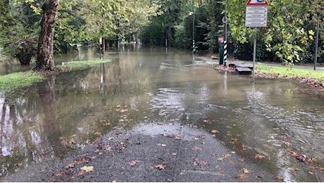 Emergenza maltempo in città. Il Lambro allaga due strade: Serve la vasca di laminazione