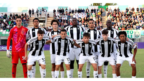 FOTO Clamoroso in Serie C, la juventus Next Gen dorme in aeroporto! Lo scatto