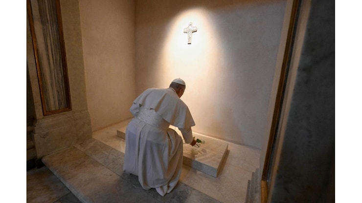 Leone XIV a Santa Maria Maggiore prega sulla tomba di Papa Francesco - Vatican News Leone XIV a Santa Maria Maggiore prega sulla tomba di Papa Francesco - Vatican News