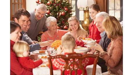 Natale con l’intelligenza artificiale: brodo e arrosti, guai a osare. “Ospite sgradito? Sorridi”