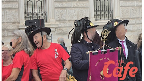 Festa patriottica a Trieste: Sterpin col cappello da bersagliere, Seba non si vede