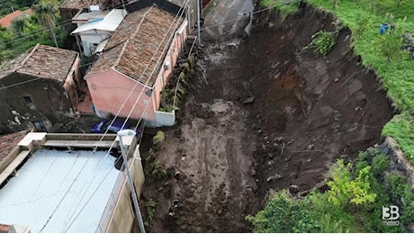 Cronaca meteo diretta - Alluvione a nord di Catania, il drone sorvola la frana a Mascali - Video