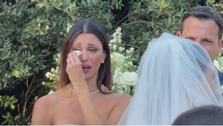 Belen Rodriguez piange commossa al matrimonio della sorella Cecilia con Ignazio Moser