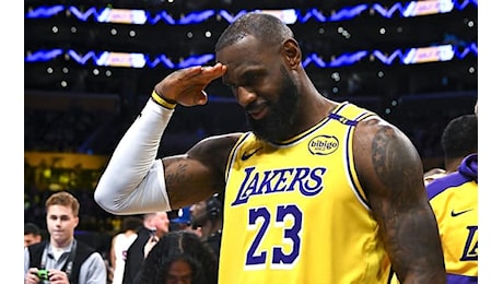 NBA, terza tripla doppia in fila per LeBron James: Ma non giocherò ancora per molto