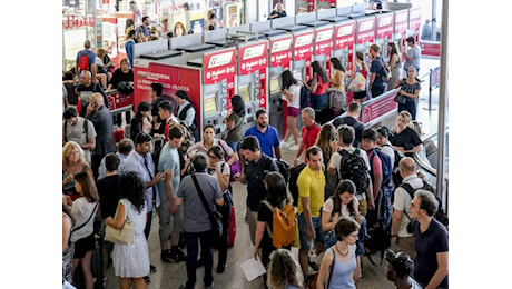 Sciopero dei treni: cancellate diverse Frecce, regionali quasi azzerati. Caos a Termini