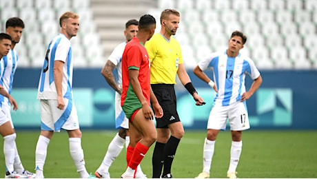 Cosa è successo durante Argentina-Marocco? Petardi in campo, gol annullati ore dopo, VAR e polizia