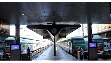 Milano, due persone travolte e uccise da due treni in zona Dergano e San Donato, una vittima aveva 20 anni, linee bloccate per i rilievi