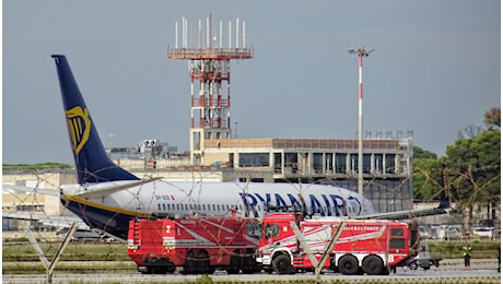 Incendio al motore di un aereo all'aeroporto di Brindisi: 184 passeggeri evacuati, voli sospesi e scalo chiuso