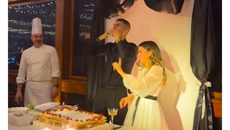 VIDEO - Grande festa per l’anniversario di matrimonio di Mancini: tanti i giallorossi presenti