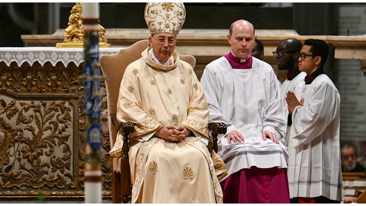 Chi è il cardinale che annuncia il nuovo Papa: la vita del marocchino Dominique Mamberti - Il Mattino Chi è il cardinale che annuncia il nuovo Papa: la vita del marocchino Dominique Mamberti - Il Mattino