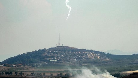 Israele in guerra, le notizie di oggi. Pentagono dispiega altre forze in Medio Oriente. Esercito israeliano: “Suonano sirene nel centro del Paese”. Identificati 3 razzi dal Libano