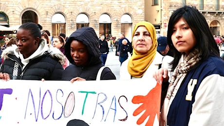 25 novembre, i movimenti femminili in piazza della Signoria: Basta violenze