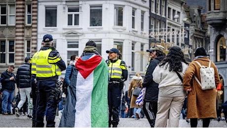 Ad Amsterdam l'agguato ai tifosi israeliani preparato da giorni. Le chat: «Picchiamo i sionisti»