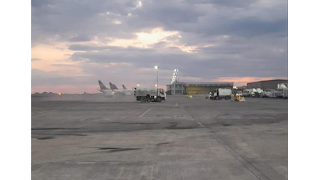 Cenere dell’Etna: sospesi voli in arrivo e partenza dall’aeroporto di Catania