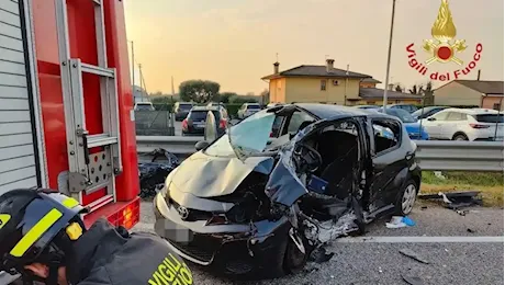 Tragico scontro auto-moto: centauro 18enne perde la vita, gravissima la donna al volante