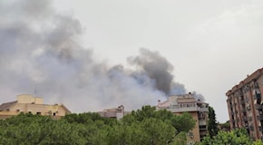 Incendio di sterpaglie a Roma, evacuata facoltà a Tor Vergata