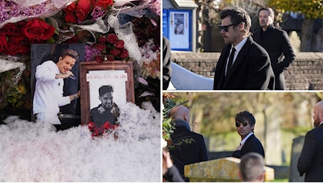 Gli ex membri dei One Direction e Simon Cowell riuniti al funerale di Liam Payne