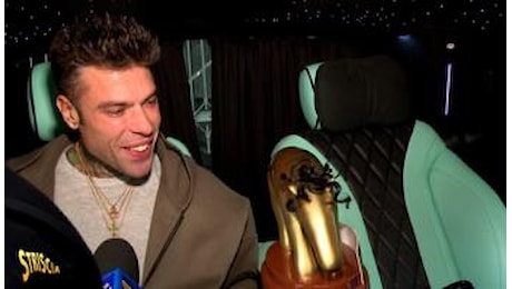 Striscia la Notizia, Tapiro d’oro ‘riccioluto’ a Fedez dopo il dissing con Tony Effe