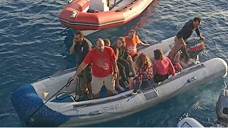 Recuperati i corpi di tre turisti, 13 ancora dispersi nel naufragio di uno yacht nel Mar Rosso