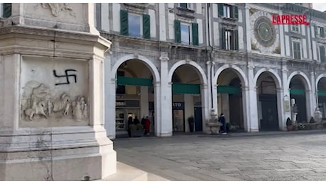 Brescia, svastiche in piazza della Loggia