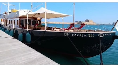Nella Marina di Brindisi è ormeggiato il Pacha III, yacht d'epoca della famiglia reale di Montecarlo