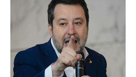 Salvini attacca i centri sociali: Chiederò a Piantedosi di chiuderli