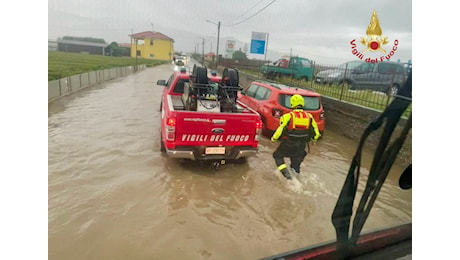 Maltempo, oggi allerta arancione in 5 Regioni: trovato morto uomo disperso durante le piogge in Liguria