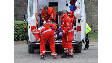 Bagolino, folgorato mentre lavora su un palo dell’elettricità: morto 27enne