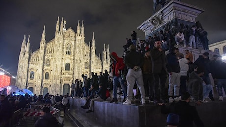 Capodanno a Milano, ecco autori e protagonisti dei video virali su TikTok da piazza Duomo. Cosa rischiano ora