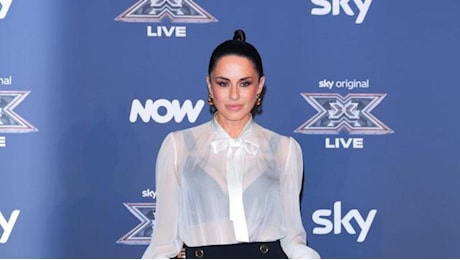 Giorgia e Paola Iezzi in bianco e nero, Achille Lauro in marrone: i look dei protagonisti di X Factor