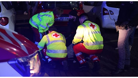 Nuova rissa in via Collalto: ragazzo massacrato di botte soccorso in ambulanza VIDEO