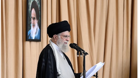 Khamenei prega per Nasrallah e si scaglia contro Israele: Il 7 ottobre è stata resistenza dei palsetinesi