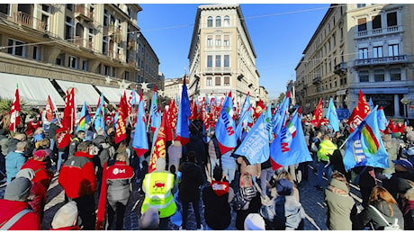 Sciopero generale, 5mila in corteo a Padova contro la legge di Bilancio. I sindacati: «Adesione altissima tra fabbriche, scuole e sanità»