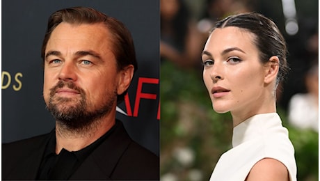 Leonardo DiCaprio e Vittoria Ceretti sono la coppia dell’estate: le foto dalle loro vacanze