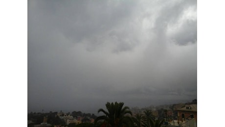 Mattina grigia sul Centro-Levante, qualche schiarita dal pomeriggio