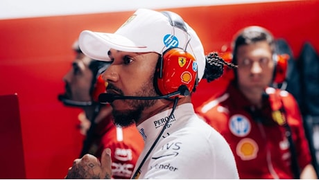 Hamilton lontano in piasta ma campione nella moda: il suo look al Met Gala