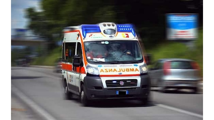 Bologna, picchiato per avere urtato un giovane muore in ospedale - Sky TG24