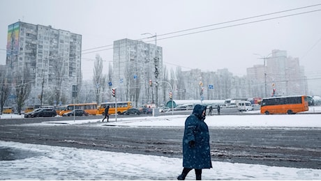 Neve, allarmi e minacce, Kiev si risveglia nel terrore: “Sarà un inverno atroce”