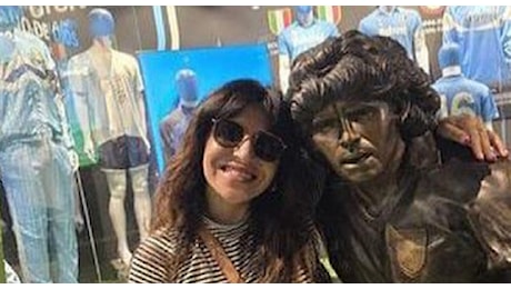 Sorpresa al Murales Maradona e al Museo Vignati: spuntano Dalma e Giannina Maradona! | FOTO