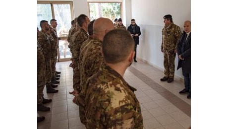 La base della Brigata Sassari in Libano colpita con otto razzi: cinque militari sono in osservazione